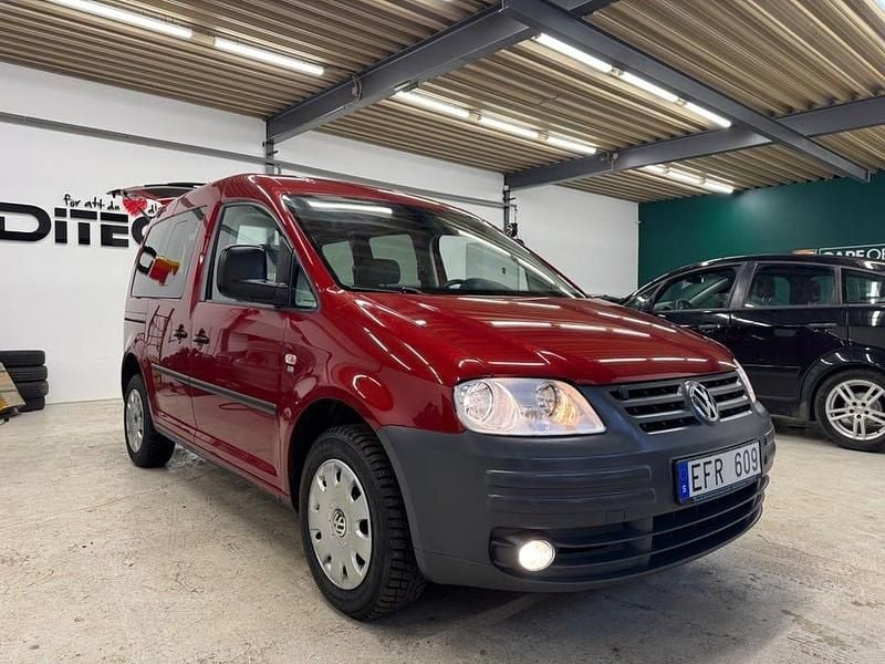 Begagnad VW Caddy 102 HK (75 kW) 2008 Röd Minibuss