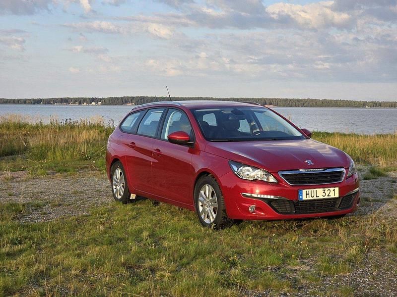 Röd Begagnad 2015 Peugeot 308 Active Kombi | 98 500 kr (Marknadspris) - Bild 1/4