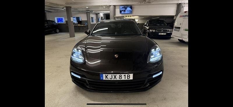 Brun Begagnad 2020 Porsche Panamera 4 Edition Sedan | 670 000 kr (Superpris) - Bild 1/4