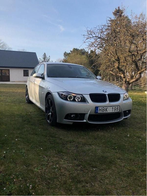 Grå Begagnad 2008 BMW 318 Advantage Sedan | 47 000 kr (Marknadspris) - Bild 1/4