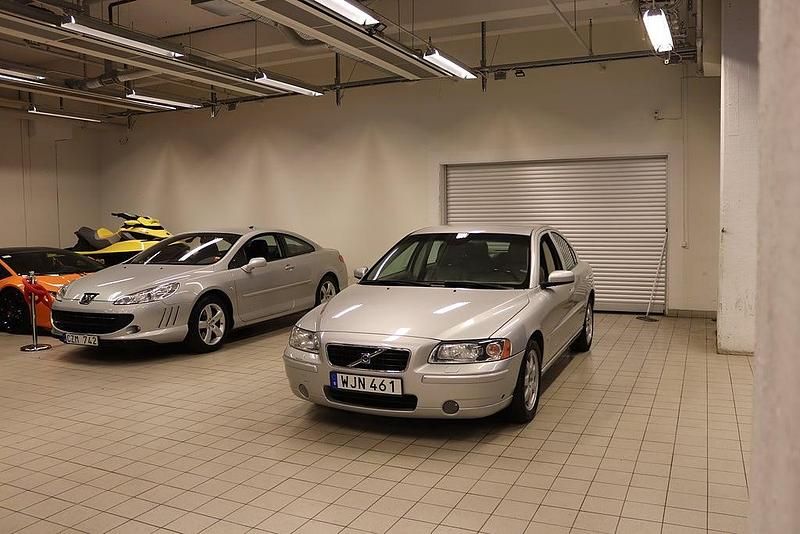 Begagnad Volvo S60 Summum 170 HK (125 kW) 2004 Ljusgrå Sedan