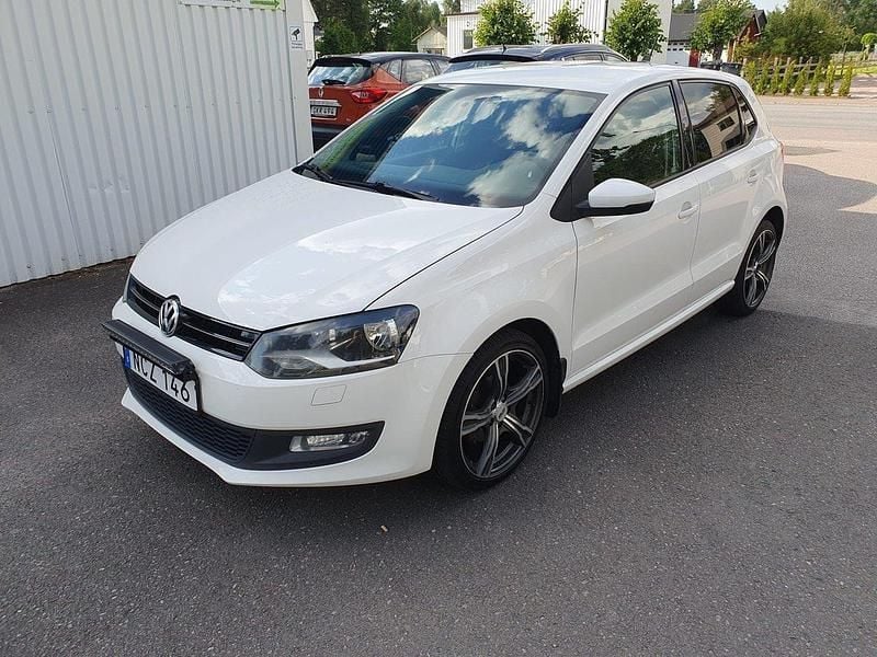 Vit Begagnad 2013 VW Polo Halvkombi | 54 900 kr (Lite dyr) - Bild 1/4
