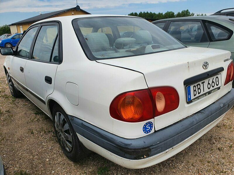 Begagnad Toyota Corolla 110 HK (80 kW) 1998 Vit Sedan