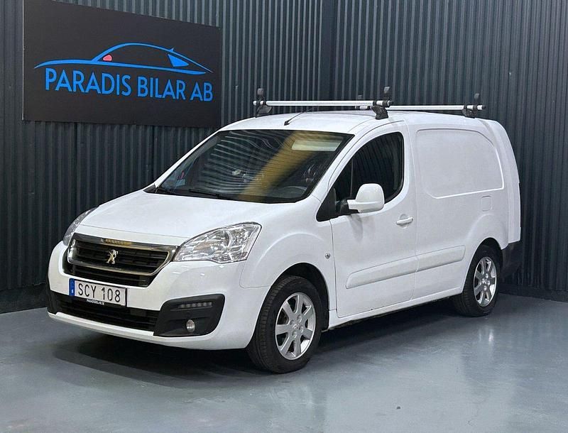 Vit Begagnad 2017 Peugeot Partner Minibuss | 59 900 kr (Marknadspris) - Bild 1/4