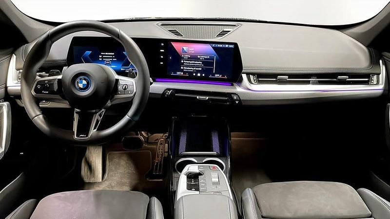 Begagnad BMW X1 Comfort Edition 326 HK (239 kW) 2025 Svart SUV
