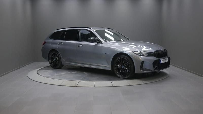 Grå Begagnad 2022 BMW 330e M Sport Kombi | 438 000 kr - Bild 1/4