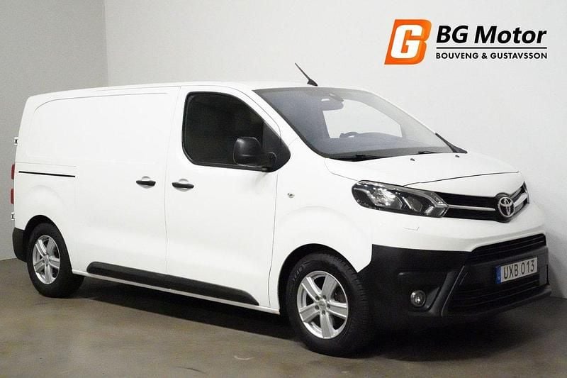 Vit Begagnad 2018 Toyota Proace Van | 119 900 kr (Marknadspris) - Bild 1/4