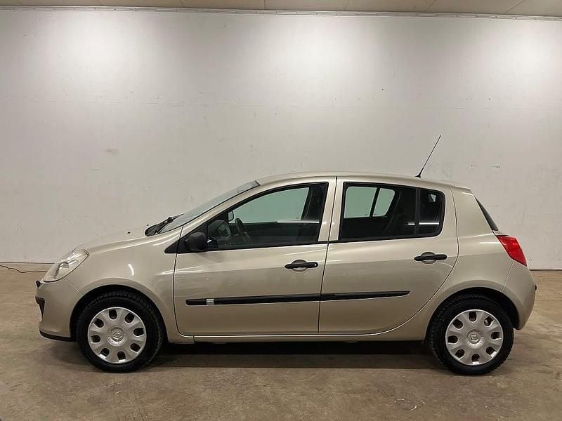 Grå Begagnad 2007 Renault Clio II Halvkombi | 37 900 kr (Lite dyr) - Bild 1/4