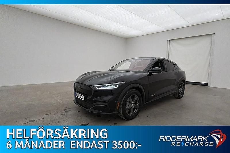Svart Begagnad 2022 Ford Mustang Mach-E SUV | 299 800 kr (Bra pris) - Bild 1/3