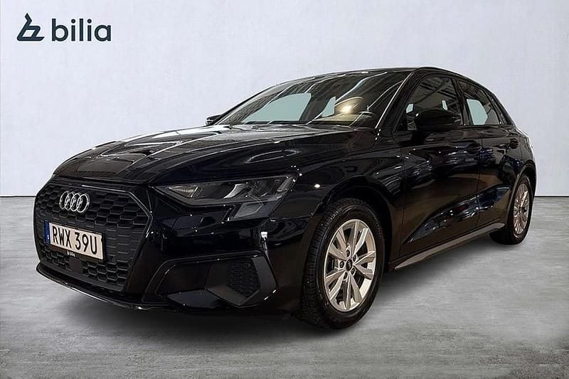 Svart Begagnad 2022 Audi A3 Sportback Proline Halvkombi | 259 900 kr (Marknadspris) - Bild 1/4