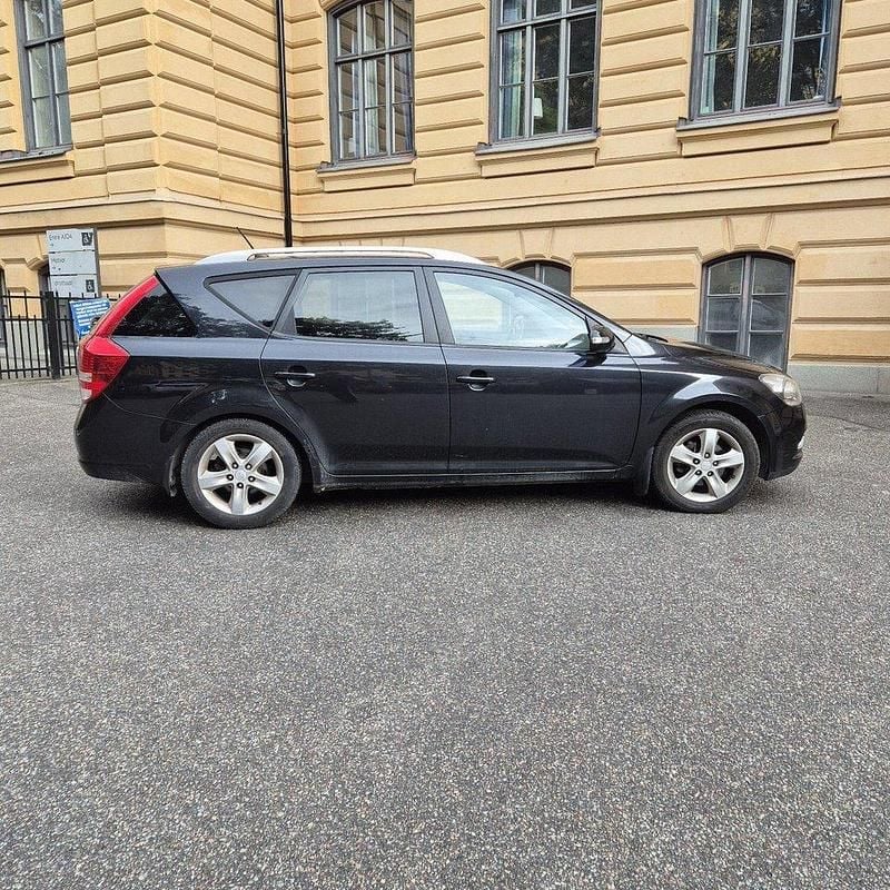 Svart Begagnad 2010 Kia Ceed Sportswagon 4 Kombi | 22 000 kr (Bra pris) - Bild 1/4
