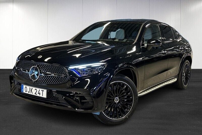 Svart (black) Begagnad 2025 Mercedes GLC300e AMG line Sportkupé | 900 450 kr (Dyr) - Bild 1/4