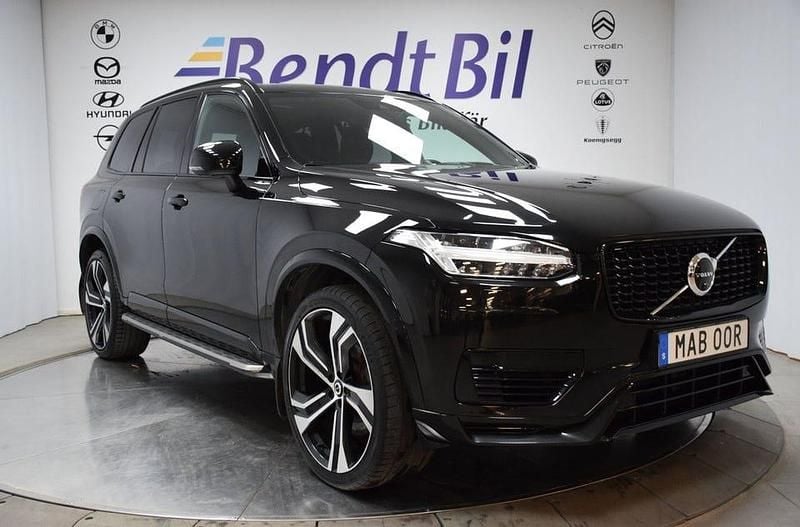 Svart Begagnad 2022 Volvo XC90 R-Design SUV | 524 500 kr (Marknadspris) - Bild 1/3