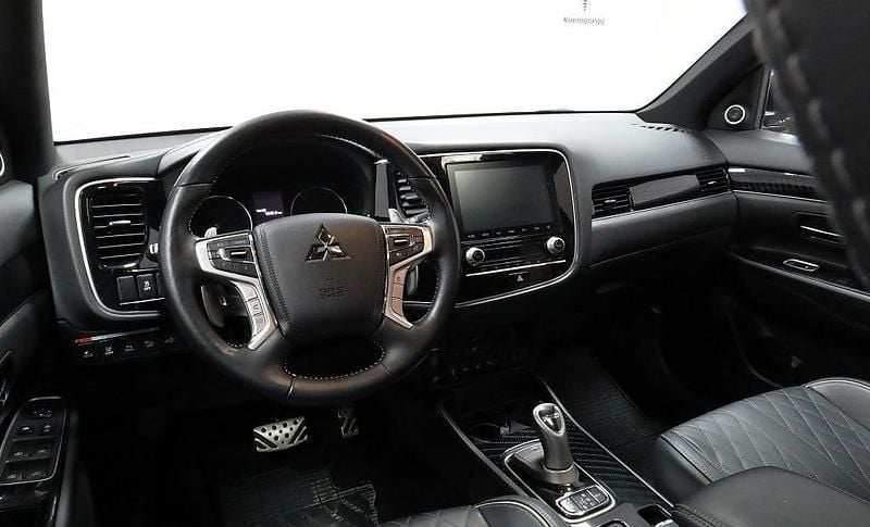 Begagnad Mitsubishi Outlander Edition 224 HK (164 kW) 2020 Röd SUV