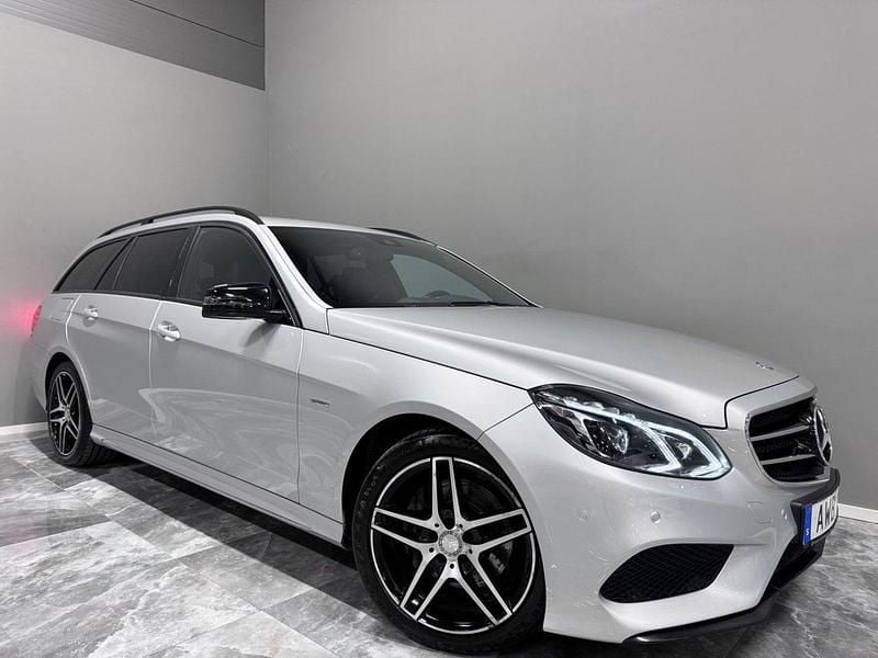 Silver Begagnad 2015 Mercedes E220 AMG Kombi | 239 900 kr (Dyr) - Bild 1/4