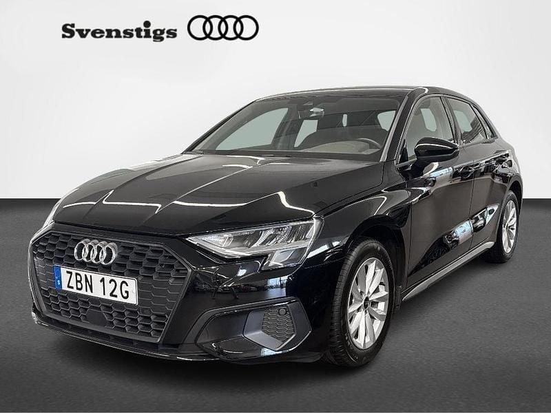 Svart Begagnad 2022 Audi A3 Sportback Proline Halvkombi | 234 900 kr (Marknadspris) - Bild 1/4