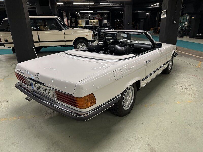 Begagnad Mercedes SL350 200 HK (147 kW) 1975 Vit Cab
