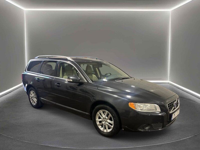 Grå Begagnad 2009 Volvo V70 Summum Kombi | 74 900 kr (Marknadspris) - Bild 1/4