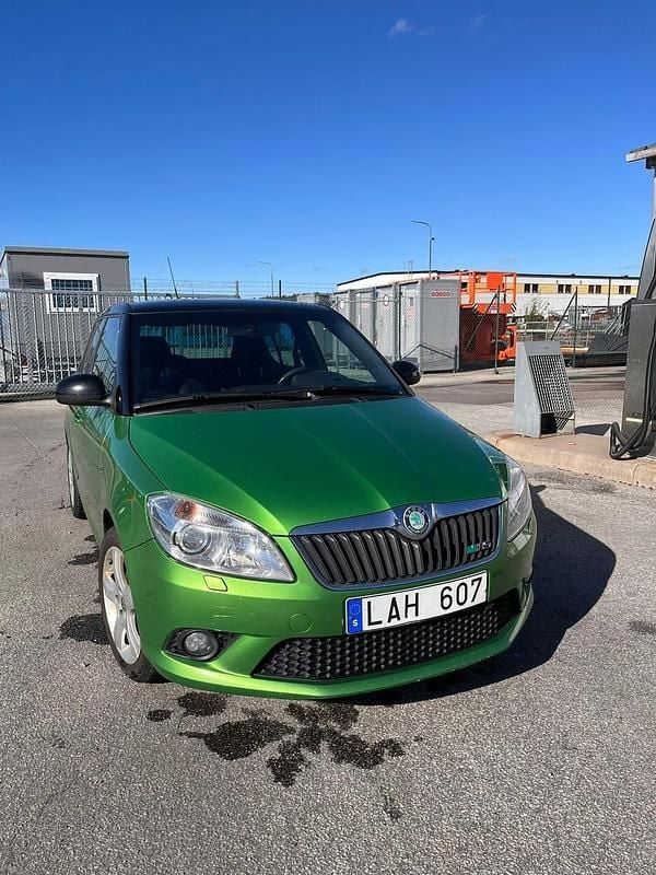 Begagnad 2011 Skoda Fabia RS Halvkombi | 75 000 kr (Lite dyr) - Bild 1/4