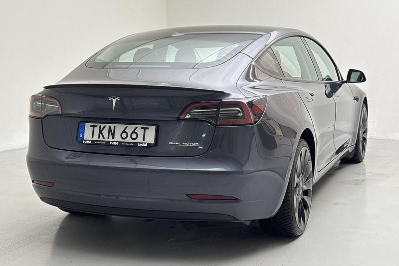 Begagnad Tesla Model 3 Performance 461 kW (627 HK) 2022 Grå Sedan