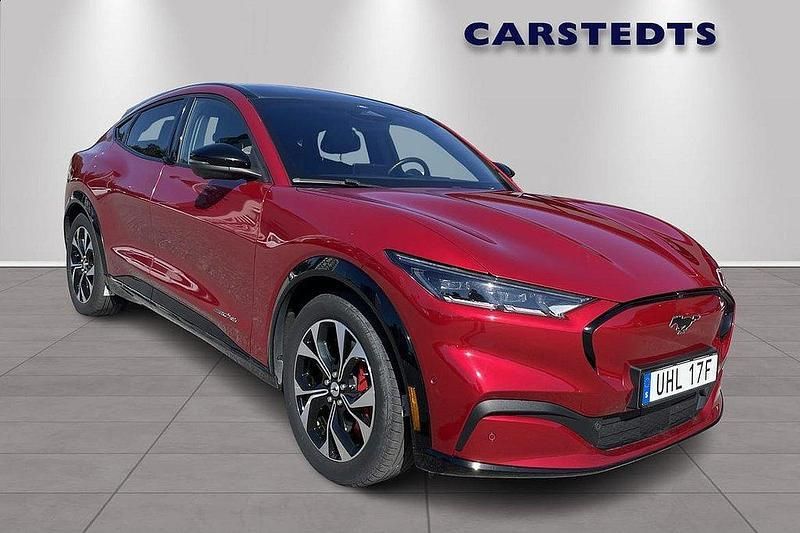 Röd Begagnad 2021 Ford Mustang Mach-E Standard Range SUV | 429 900 kr (Dyr) - Bild 1/4