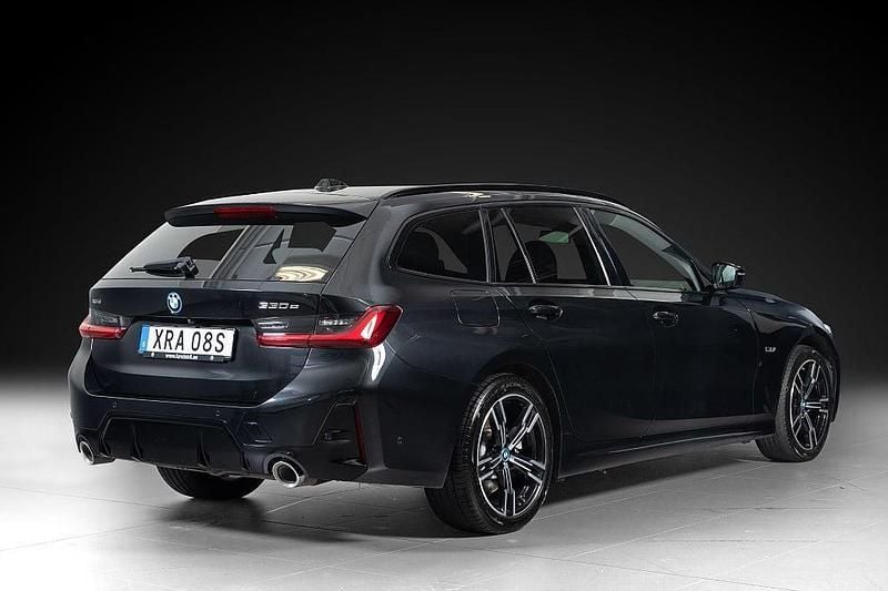 Begagnad BMW 330e M Sport 184 HK (135 kW) 2022 Svart Kombi