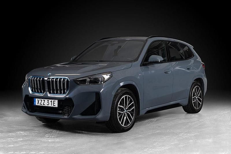 Begagnad BMW iX1 M Sport 230 kW (313 HK) 2022 Mörkgrå SUV
