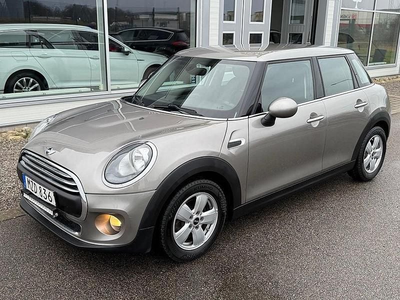 Grå Begagnad 2016 Mini ONE Pepper Halvkombi | 88 900 kr (Marknadspris) - Bild 1/4