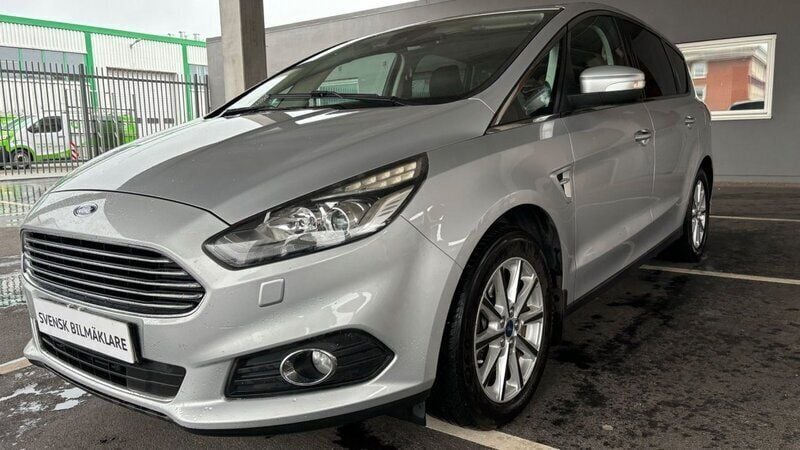 Grå Begagnad 2015 Ford S-MAX S Minibuss | 164 900 kr (Superpris) - Bild 1/4