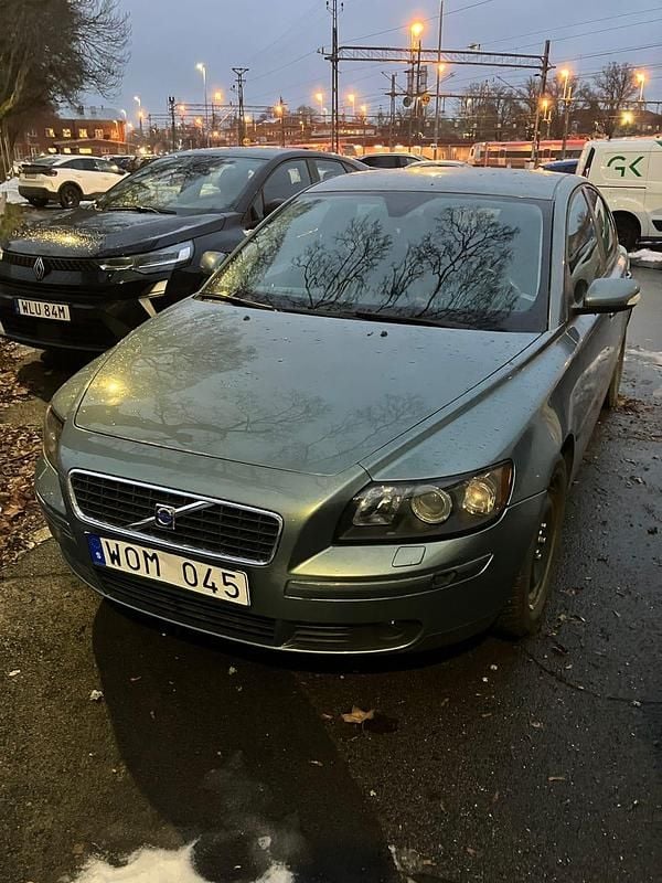Begagnad 2005 Volvo S40 Sedan | 48 000 kr (Bra pris) - Bild 1/4