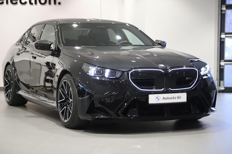Begagnad BMW M5 Comfort Edition 737 HK (542 kW) 2025 Svart Sedan