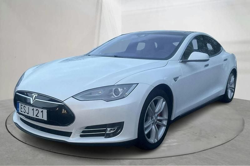 Vit Begagnad 2015 Tesla Model S Halvkombi | 195 000 kr (Superpris) - Bild 1/4