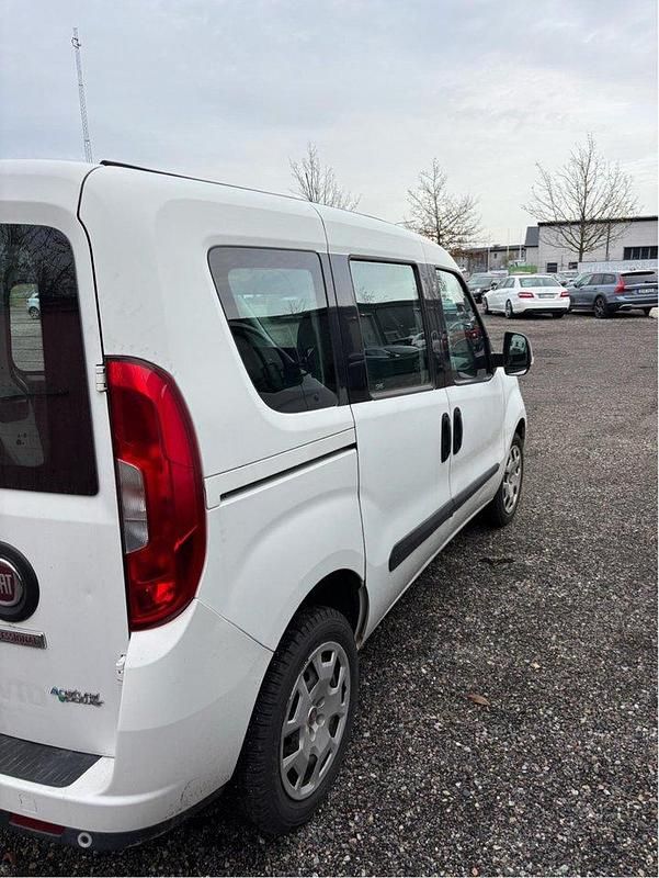 Begagnad Fiat Doblò 120 HK (88 kW) 2016 Vit Minibuss