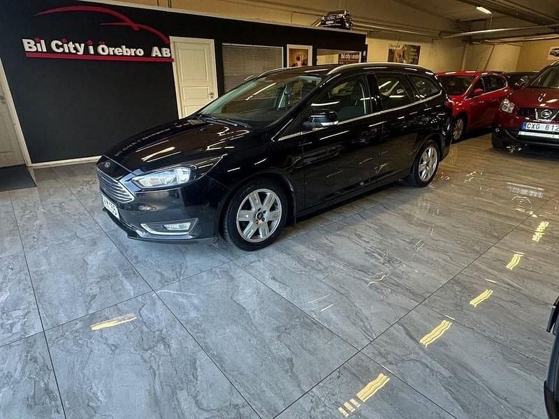 Begagnad Ford Focus 125 HK (91 kW) 2016 Svart Kombi