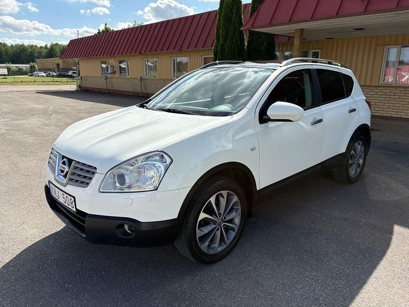 Vit Begagnad 2009 Nissan Qashqai SUV | 39 900 kr (Marknadspris) - Bild 1/4