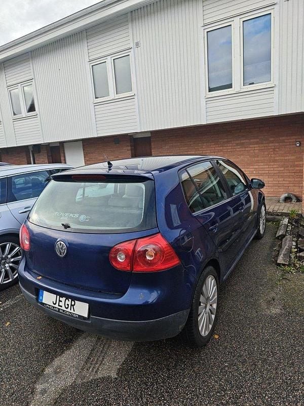 Blå Begagnad 2007 VW Golf V Trendline Halvkombi | 23 999 kr (Bra pris) - Bild 1/3