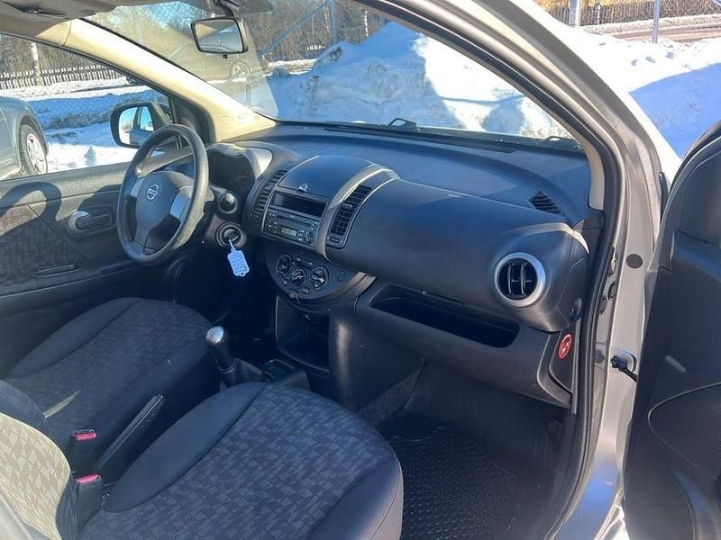 Begagnad Nissan Note 110 HK (80 kW) 2008 Silver Halvkombi