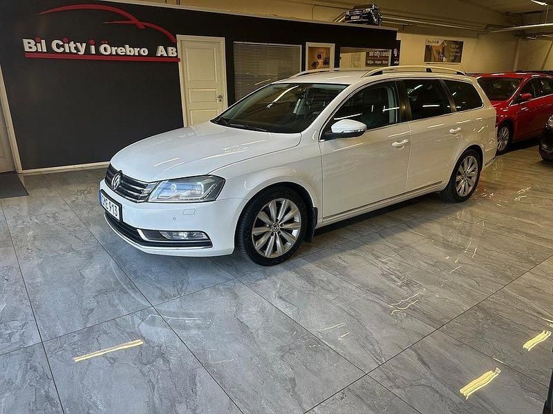 Vit Begagnad 2013 VW Passat Kombi | 89 900 kr (Marknadspris) - Bild 1/4