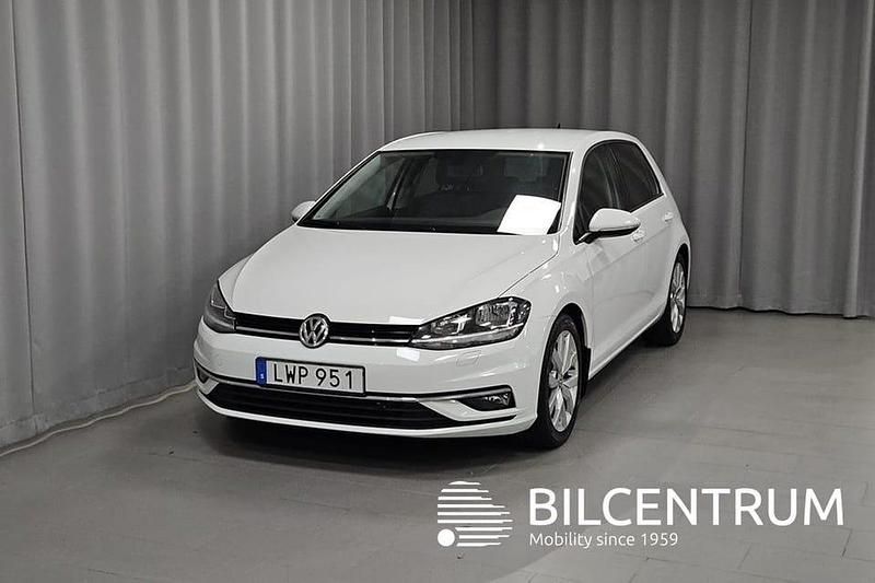 Vit Begagnad 2018 VW Golf VII Halvkombi | 147 900 kr (Bra pris) - Bild 1/4