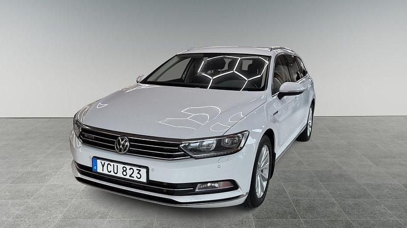 Vit Begagnad 2016 VW Passat Kombi | 172 500 kr (Marknadspris) - Bild 1/4