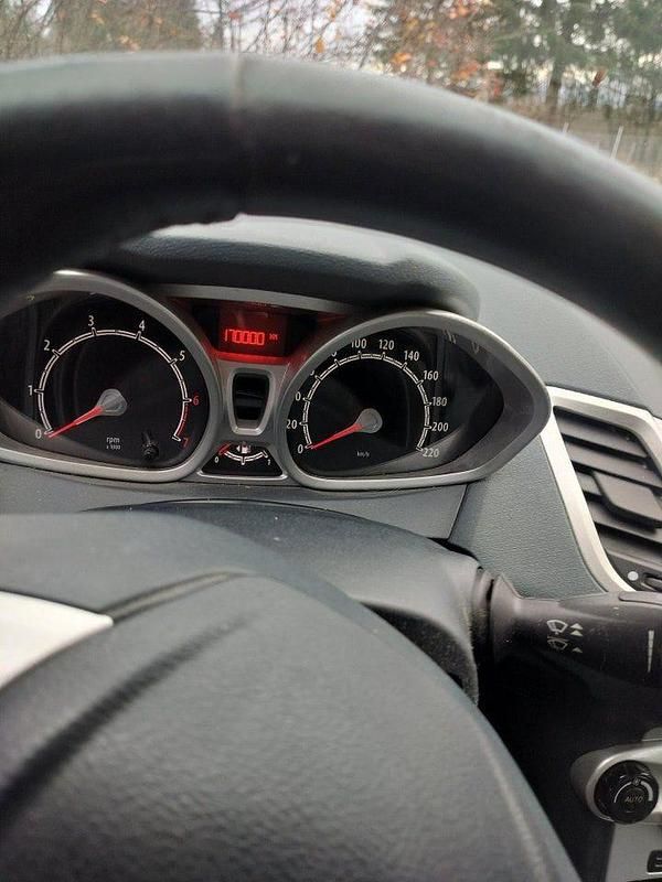 Begagnad 2011 Ford Fiesta Halvkombi | 26 000 kr (Bra pris) - Bild 1/3