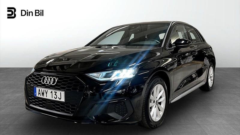 Svart Begagnad 2022 Audi A3 Sportback Proline Halvkombi | 254 000 kr (Marknadspris) - Bild 1/4