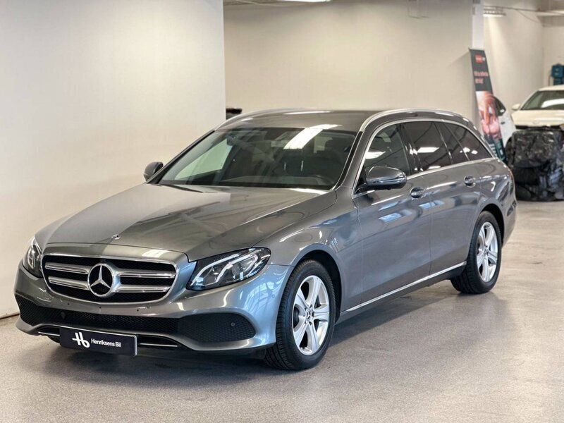 Grå Begagnad 2017 Mercedes E220 Kombi | 279 900 kr (Marknadspris) - Bild 1/4