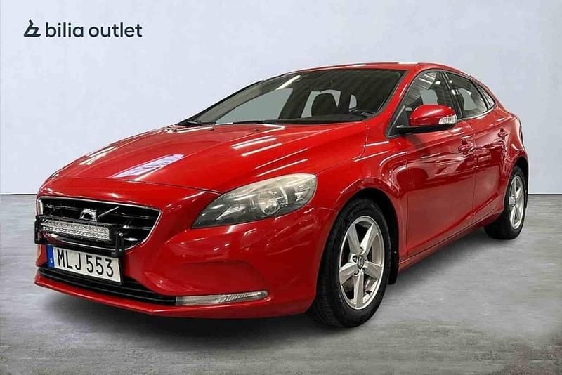 Röd Begagnad 2014 Volvo V40 Halvkombi | 99 900 kr (Marknadspris) - Bild 1/1