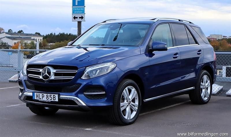Blå samma som bilen Begagnad 2018 Mercedes GLE500 SUV | 439 900 kr - Bild 1/4