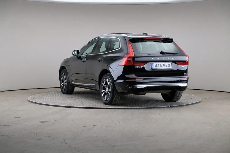 Begagnad Volvo XC60 Core 350 HK (257 kW) 2022 Svart SUV