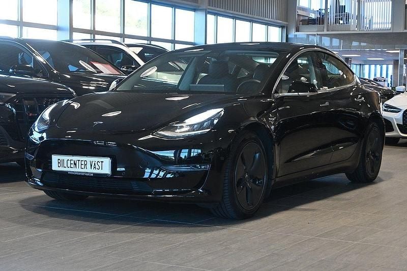 Svart Begagnad 2020 Tesla Model 3 Long Range AWD Sedan | 289 000 kr (Marknadspris) - Bild 1/4
