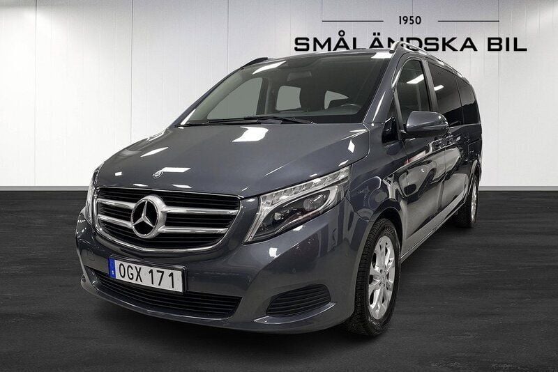 Grå Begagnad 2016 Mercedes V250 Minibuss | 449 000 kr - Bild 1/4