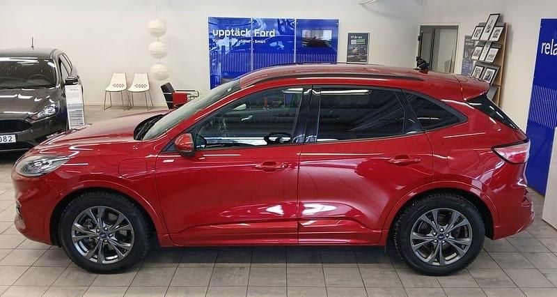 Begagnad Ford Kuga ST-Line X 152 HK (111 kW) 2020 Lucid red met SUV