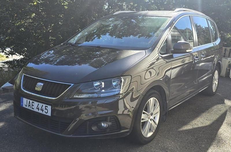 Brun Begagnad 2015 Seat Alhambra Minibuss | 145 000 kr (Marknadspris) - Bild 1/4